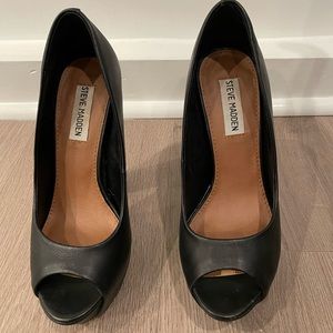 Steve Madden Black platform peep toe pumps size 7.5.